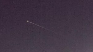 Vệ tinh SpaceX bay ngang qua Vùng Vịnh trước khi đáp xuống