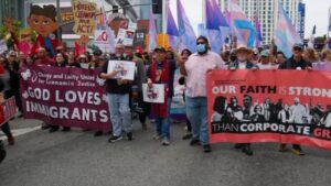 Giới chức tôn giáo miền Nam California kêu gọi gây quỹ giúp người nhập cư không giấy tờ đóng tiền bảo lãnh 18 Giới chức tôn giáo miền Nam California kêu gọi gây quỹ giúp người nhập cư không giấy tờ đóng tiền bảo lãnh