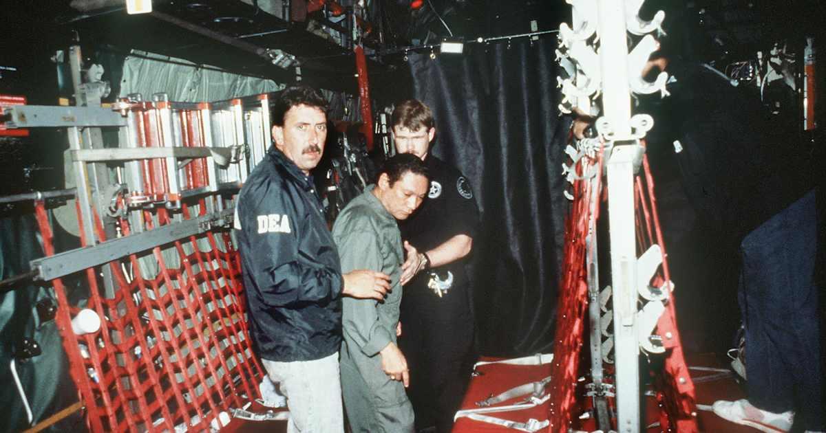 01-03-1990: Tướng Noriega của Panama đầu hàng quân đội Mỹ 1 52017659 rquegi