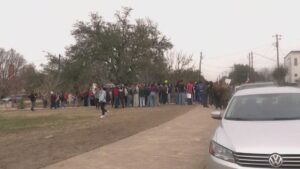 Thống đốc Texas chỉ đạo điều tra Sở Giáo dục Austin vì học sinh biểu tình.