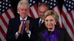 Bill và Hillary Clinton đối mặt với cáo buộc ‘Khinh thường Quốc Hội’