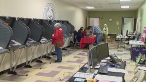 Bỏ phiếu sớm Chủ Nhật cho bầu cử đặc biệt Quận 18 bị hủy vì thời tiết xấu 21 Bỏ phiếu sớm Chủ Nhật cho bầu cử đặc biệt Quận 18 bị hủy vì thời tiết xấu