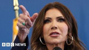 Chính quyền Tổng Thống Donald Trump Tăng Cường Lực Lượng Liên Bang đến Minneapolis