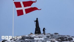 Tổng Thống Donald Trump muốn 'sở hữu' Greenland để ngăn chặn Nga và Trung Quốc 2 Tổng Thống Donald Trump muốn ‘sở hữu’ Greenland để ngăn chặn Nga và Trung Quốc