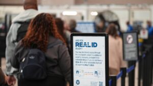 Sở DMV California: Hàng trăm ngàn Thẻ Căn Cước Thực (Real ID) có thể cần được cấp lại