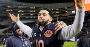 Bears Tạo Nên Cuộc Lội Ngược Dòng Tuyệt Vời Nhất Mùa Giải, Vào Vòng Playoff