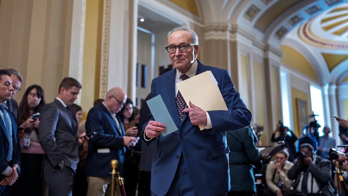 Dân chủ đe dọa đóng cửa chính phủ nếu Tòa Bạch Ốc không nhượng bộ về cải cách ICE 1 AP26028780706875