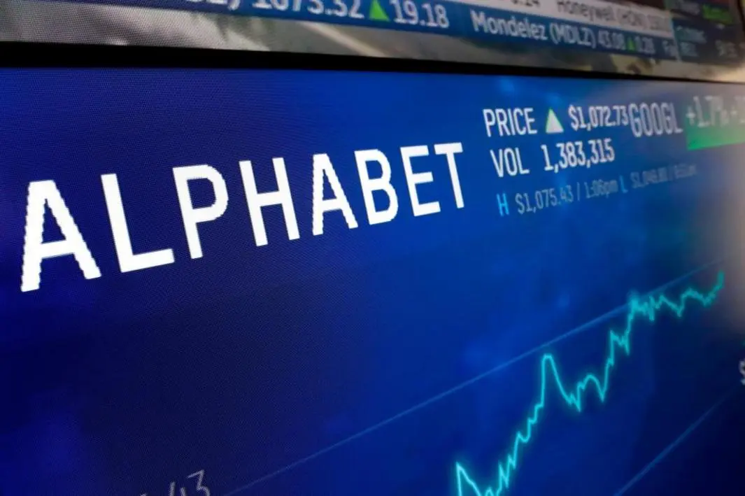 Alphabet Vượt Mặt Apple, Trở Thành Công Ty Giá Trị Thứ Hai