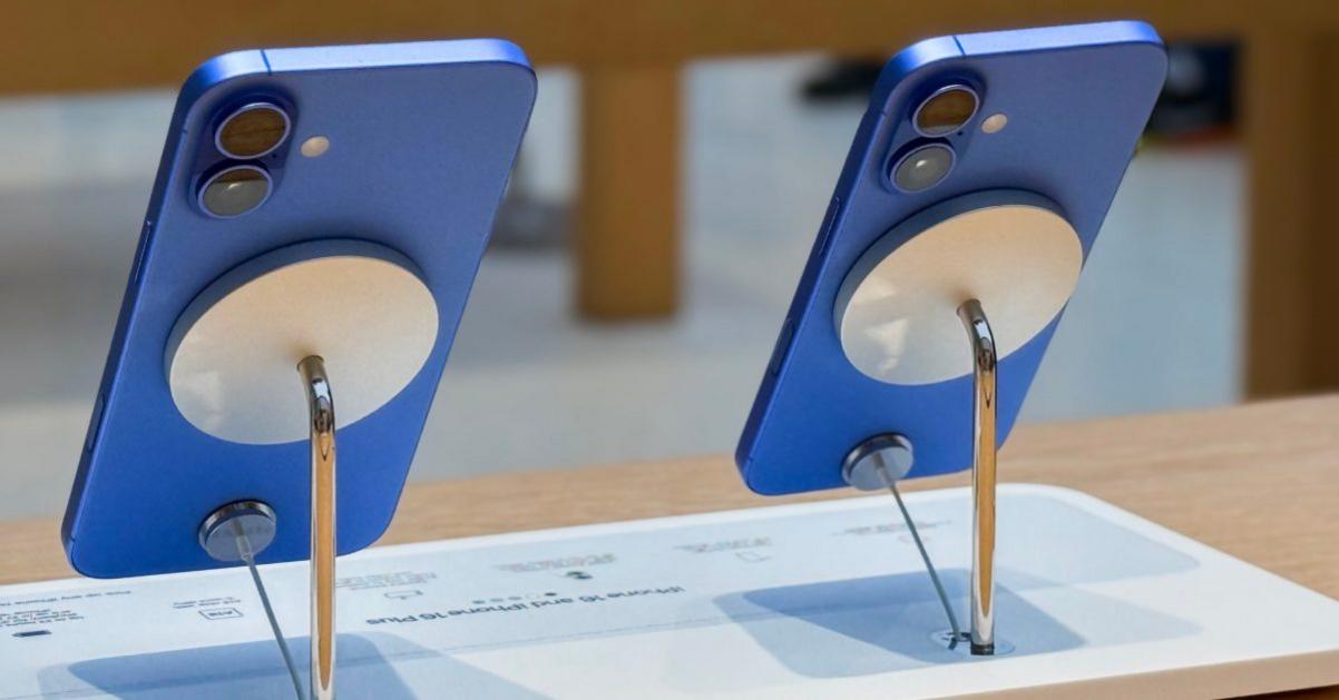 Apple Store iPhone 16 MagSafe