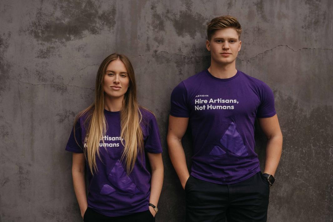 LinkedIn 'tống' cửa startup AI Artisan, rồi lại 'mở' sau đó 1 Artisan founders