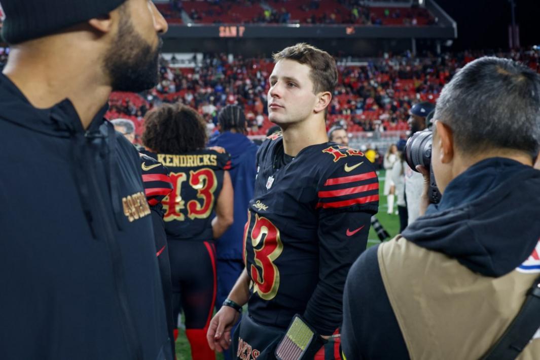 Hàng công 49ers 'hạ nhiệt' trước hàng thủ Seahawks 1 BNG L 49ERS 0104 32