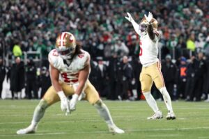 Eric Kendricks tỏa sáng giúp 49ers thắng trận 5 Eric Kendricks tỏa sáng giúp 49ers thắng trận