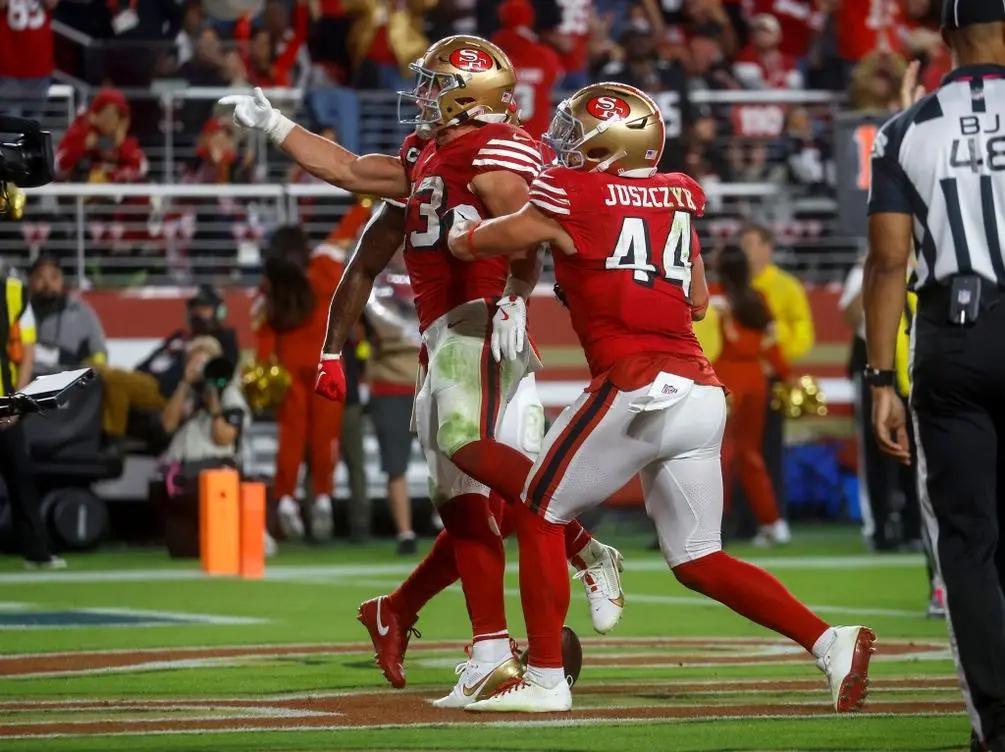 McCaffrey và Juszczyk của 49ers vào Đội hình Toàn sao NFL