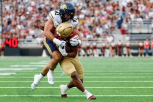 Cựu VĐV Cal Ferrelli và McCulloch Chuyển đến Trường Mới 15 Cựu VĐV Cal Ferrelli và McCulloch Chuyển đến Trường Mới