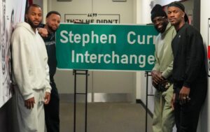 Steph Curry được vinh danh, một địa danh Bắc Carolina đổi tên