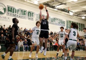 Davit Pachulia ghi điểm quyết định, De La Salle lội ngược dòng trước Oakland