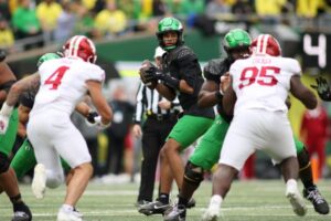 Dự đoán các trận bán kết bóng bầu dục đại học và phân tích doanh thu