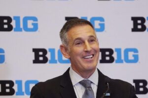 Không mở rộng vòng chung kết bóng bầu dục đại học năm 2026