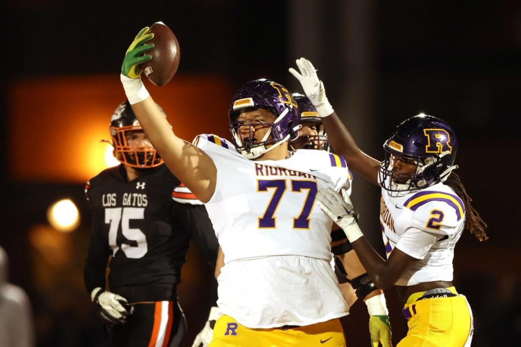 Tuyển chọn đội hình tấn công xuất sắc nhất giải bóng bầu dục trung học 1 BNG L LGRIOCCS 1110 38