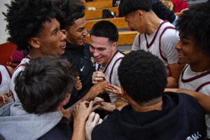 Vận động viên Dante Vigil ghi điểm quyết định, đưa đội Liberty vào chiến thắng kịch tính 20 Vận động viên Dante Vigil ghi điểm quyết định, đưa đội Liberty vào chiến thắng kịch tính