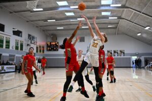 Pinewood thắng lớn, chặn đứng nỗ lực của Salesian