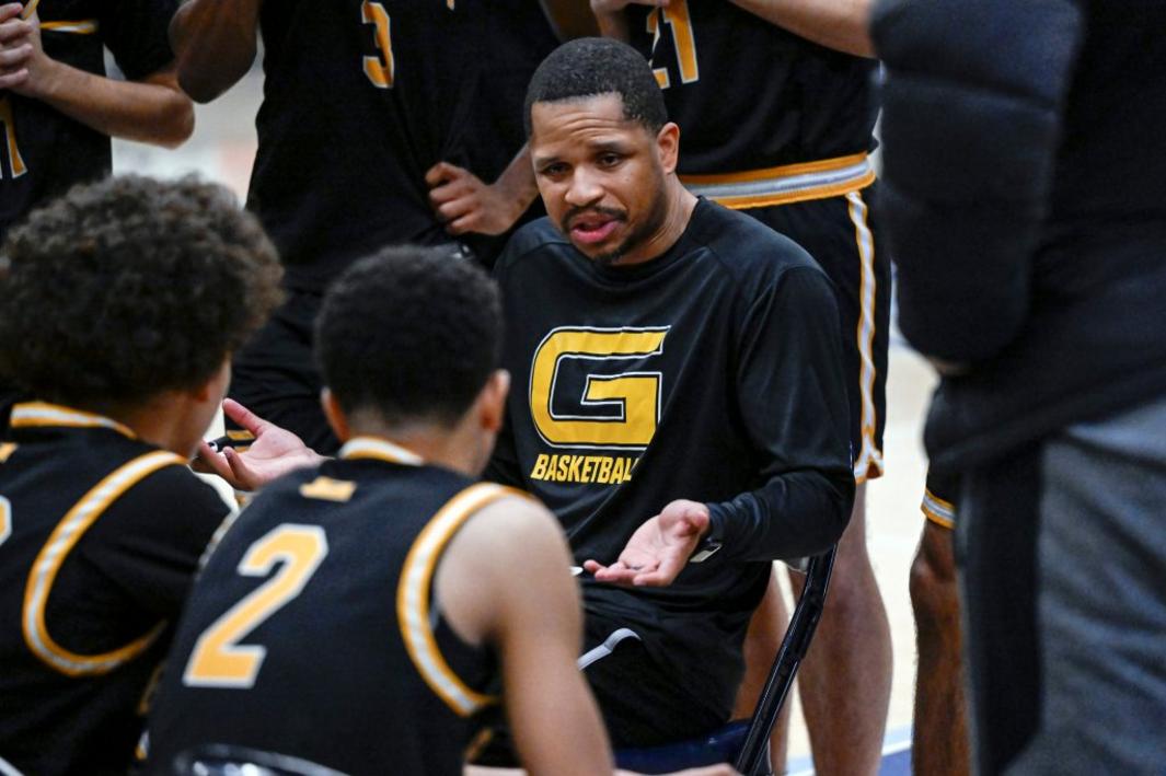 Huấn luyện viên bóng rổ East Bay tìm thấy sự cân bằng và trở lại đỉnh cao 1 BNG L PREPHOOPS 0103 37