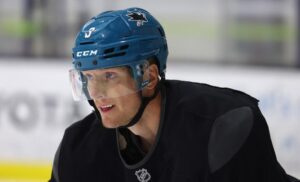 John Klingberg của Sharks sẽ vắng mặt thêm một thời gian