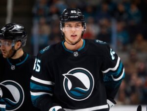 San Jose Sharks kích hoạt hai cầu thủ khỏi danh sách chấn thương, mất hậu vệ về tay Rangers 13 San Jose Sharks kích hoạt hai cầu thủ khỏi danh sách chấn thương, mất hậu vệ về tay Rangers