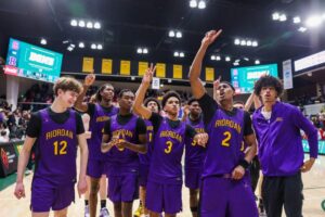 Ca nhiễm lao buộc hoãn các trận đấu bóng rổ của Riordan 13 Ca nhiễm lao buộc hoãn các trận đấu bóng rổ của Riordan