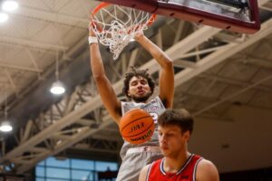 Santa Clara thắng Saint Mary’s, chấm dứt chuỗi trận bất bại trên sân khách