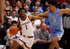 Hiện tượng bóng rổ sinh viên Ebuka Okroie giúp Stanford thắng số 14 North Carolina