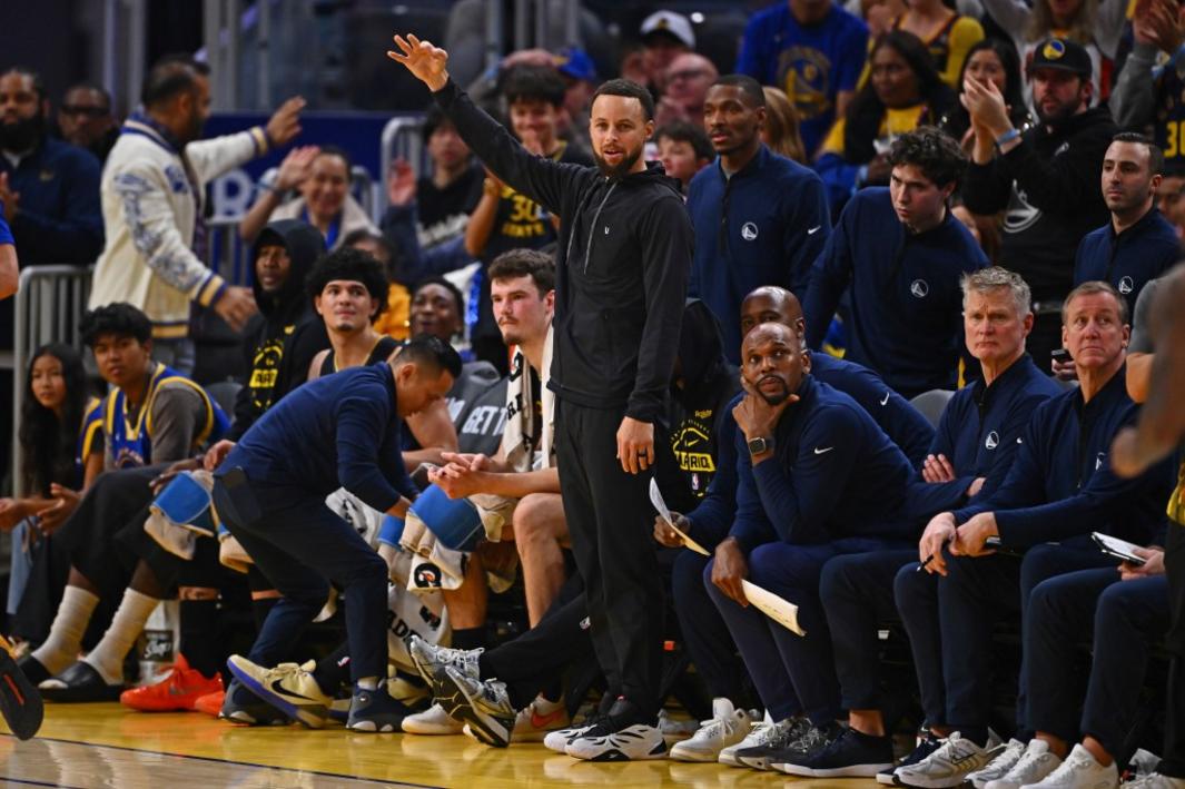 Phân Tích Nhanh: Thiếu Curry, các ngôi sao khác, Thunder 'càn quét' 1 BNG L WARRIORS 0103 09