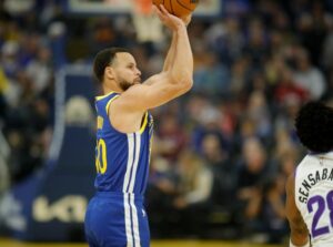 Steph Curry tỏa sáng giúp Warriors thắng Jazz 23 Steph Curry tỏa sáng giúp Warriors thắng Jazz
