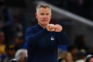 Huấn luyện viên Steve Kerr áp dụng ‘chiến thuật im lặng’ để cải thiện lối chơi của Warriors