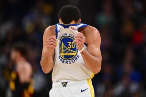 Huấn luyện viên Steve Kerr cập nhật tình hình chấn thương của Steph Curry