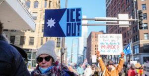 Đội Warriors kết thúc kỳ lưu trú ‘kỳ lạ’ tại Minneapolis, đối mặt với các cuộc biểu tình và vụ nổ súng