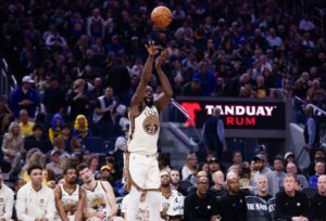 Draymond Green chỉ trích trọng tài sau lần thứ 10 bị phạt kỹ thuật: 'Là một người da đen ở Mỹ, đừng đặt tay vào mặt tôi' 3 Draymond Green chỉ trích trọng tài sau lần thứ 10 bị phạt kỹ thuật: ‘Là một người da đen ở Mỹ, đừng đặt tay vào mặt tôi’