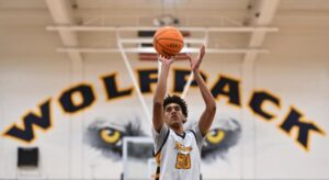 Ba lần bị loại, một lần tỏa sáng: Chuyện người quản lý đội bóng trở thành ngôi sao