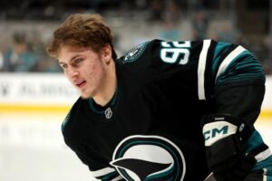 Vì sao đội Sharks gửi Igor Chernyshov xuống Barracuda dù khởi đầu NHL ấn tượng?