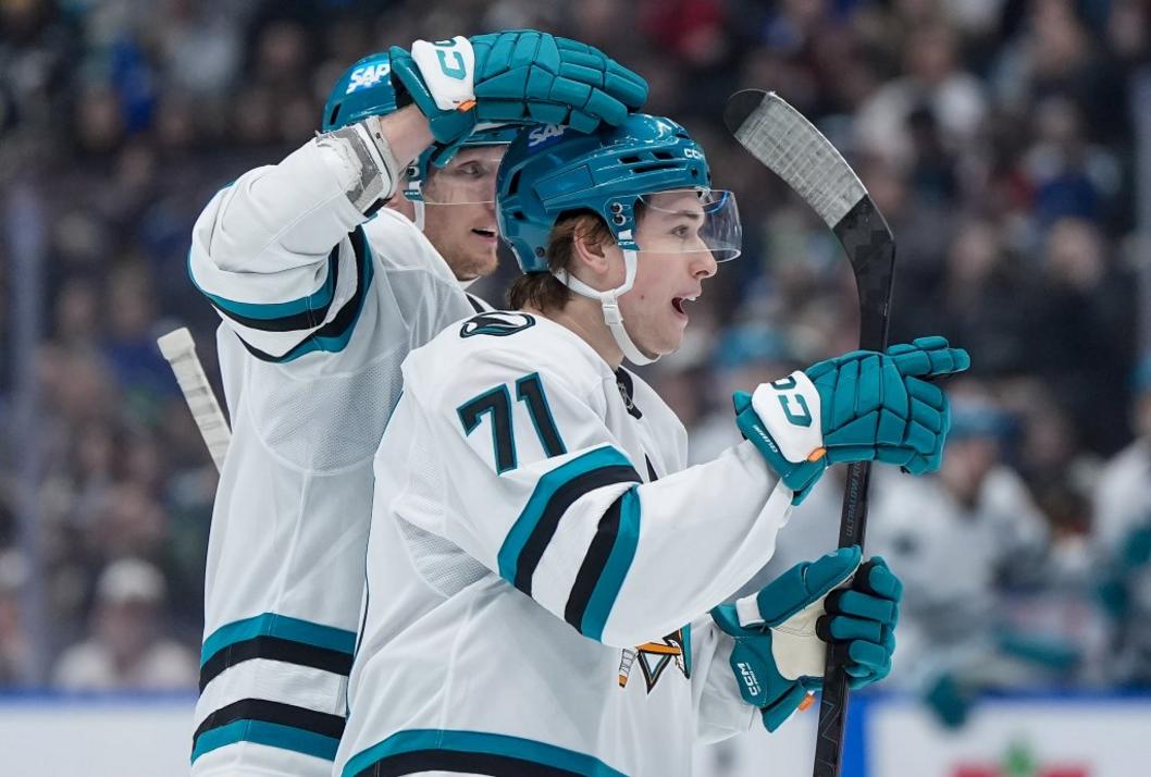 Sharks Đánh Bại Canucks, Lập Kỷ Lục Đội Khi Celebrini Tỏa Sáng Trước Đội Bóng Quê Nhà 1 BNG Z SHARKS 0128 1