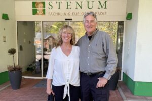 Người đàn ông ở Discovery Bay tiên phong trong phẫu thuật lưng