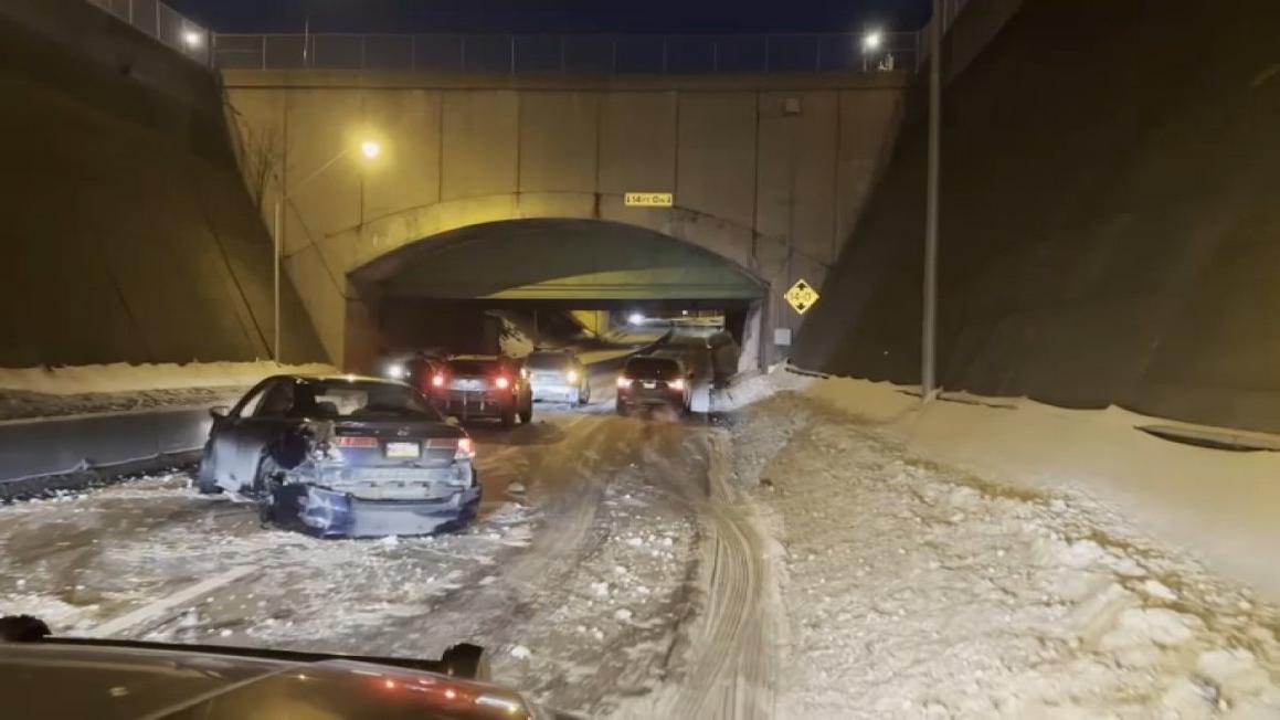 Ít nhất 1 người thiệt mạng, nhiều người bị thương trong vụ tai nạn liên hoàn trên Đại lộ Roosevelt 1 Boluevard Crash