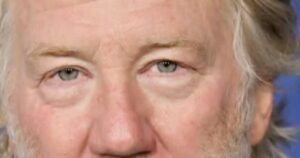 Diễn viên Timothy Busfield ra đầu thú