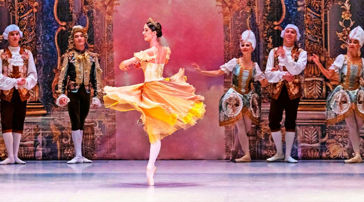 Thế giới Ballet công diễn 'Lọ Lem' tại Campbell 1 CAM L BRIEFS 0130