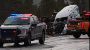 Nam giới ở Chatsworth thiệt mạng trong vụ tai nạn liên quan đến đội khúc côn cầu nữ Santa Clarita