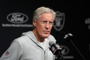 Đội Raiders sa thải HLV Pete Carroll sau một năm