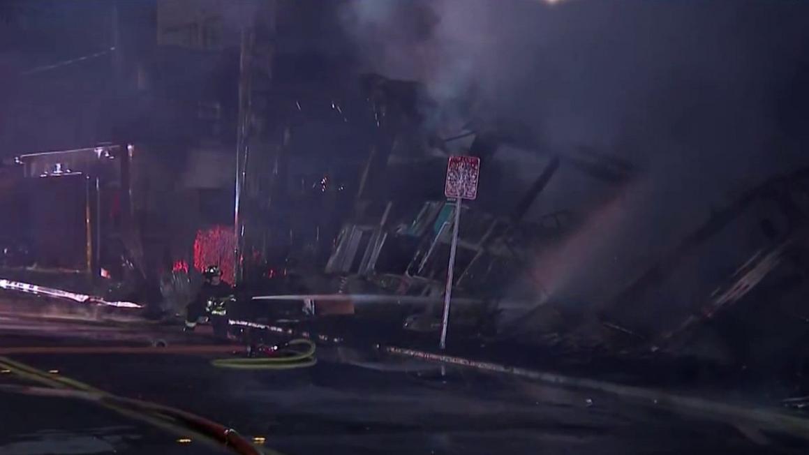 Crews contain warehouse fire in Berkeley