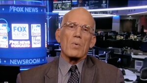 Nhà bình luận Victor Davis Hanson đang hồi phục sau phẫu thuật ung thư