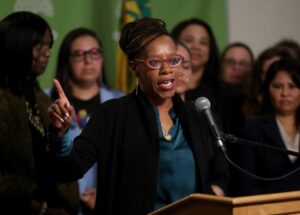 Dân Biểu Vùng Vịnh ăn mừng khi Tòa Bạch Ốc đảo ngược cắt giảm ngân sách y tế