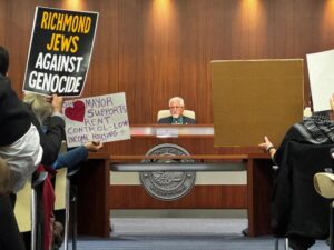 Richmond xem xét khiển trách Thị trưởng vì phát ngôn gây tranh cãi trên mạng xã hội